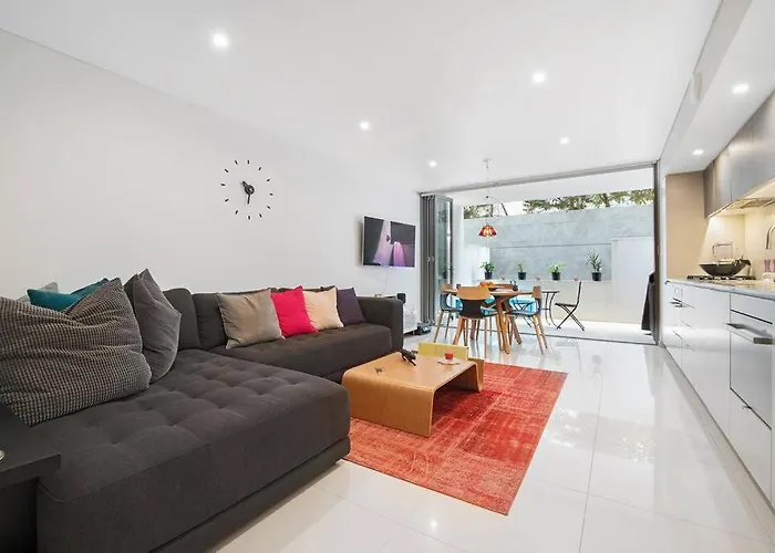 Moments To Bondi Sand - Sleek And Modern
