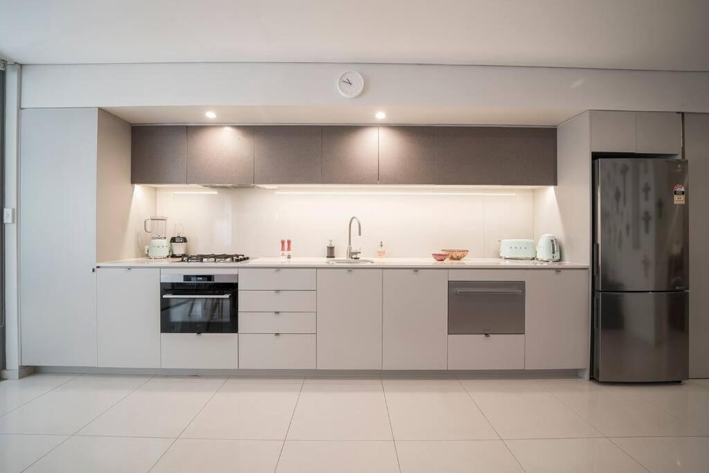 Moments To Bondi - Sleek And Modern Apartment *