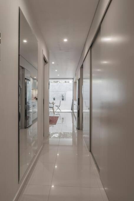 Moments To Bondi - Sleek And Modern Sydney